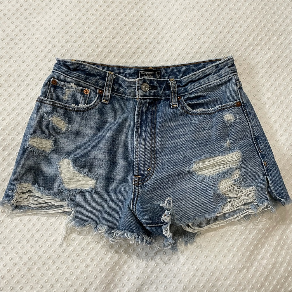 Abercrombie & Fitch denim HR short with destroy